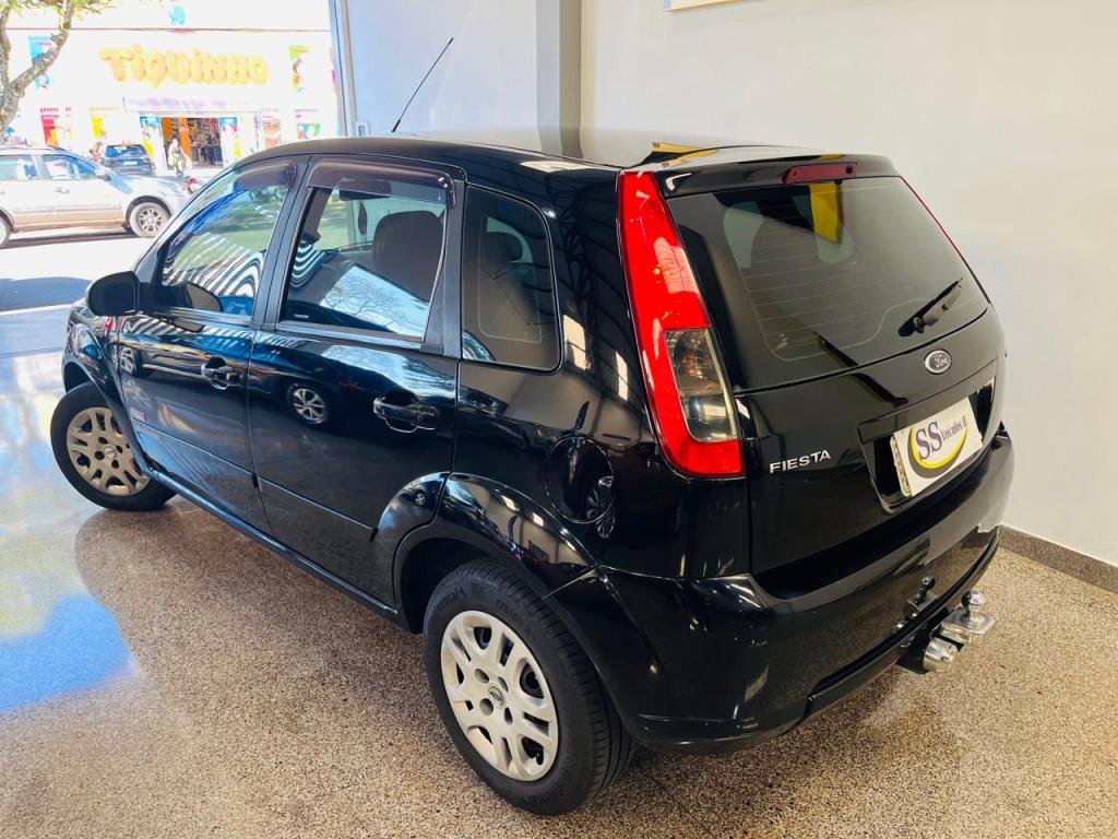 FORD Fiesta Hatch - Foto
