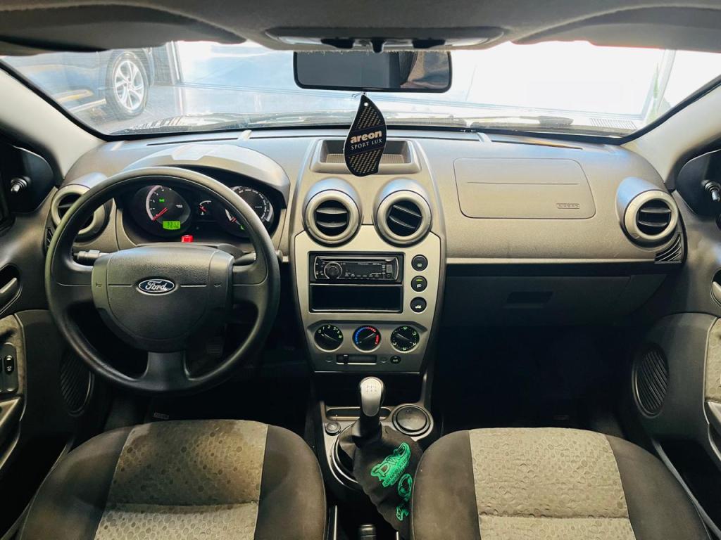 FORD Fiesta Hatch - Foto