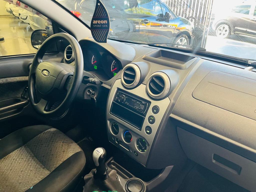 FORD Fiesta Hatch - Foto
