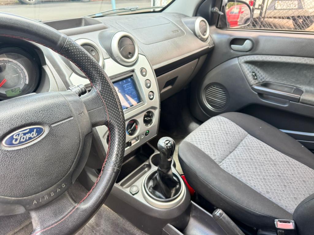 FORD Fiesta Hatch - Foto
