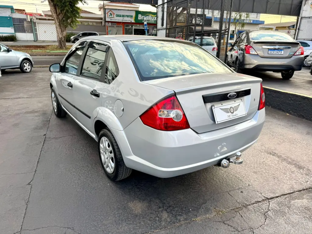 FORD Fiesta Sedan - Foto