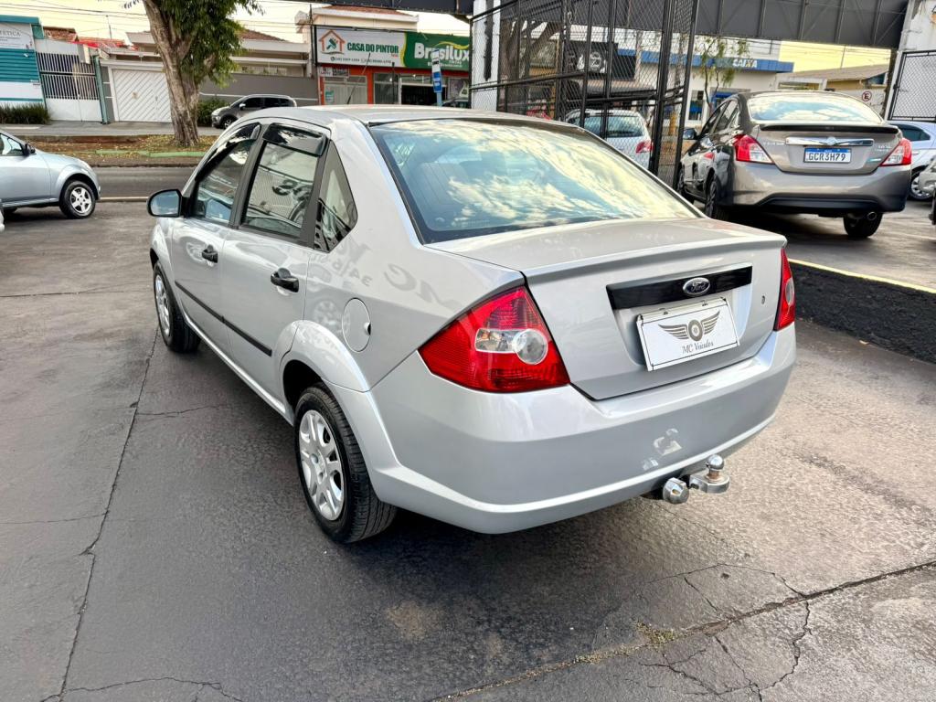 FORD Fiesta Sedan - Foto