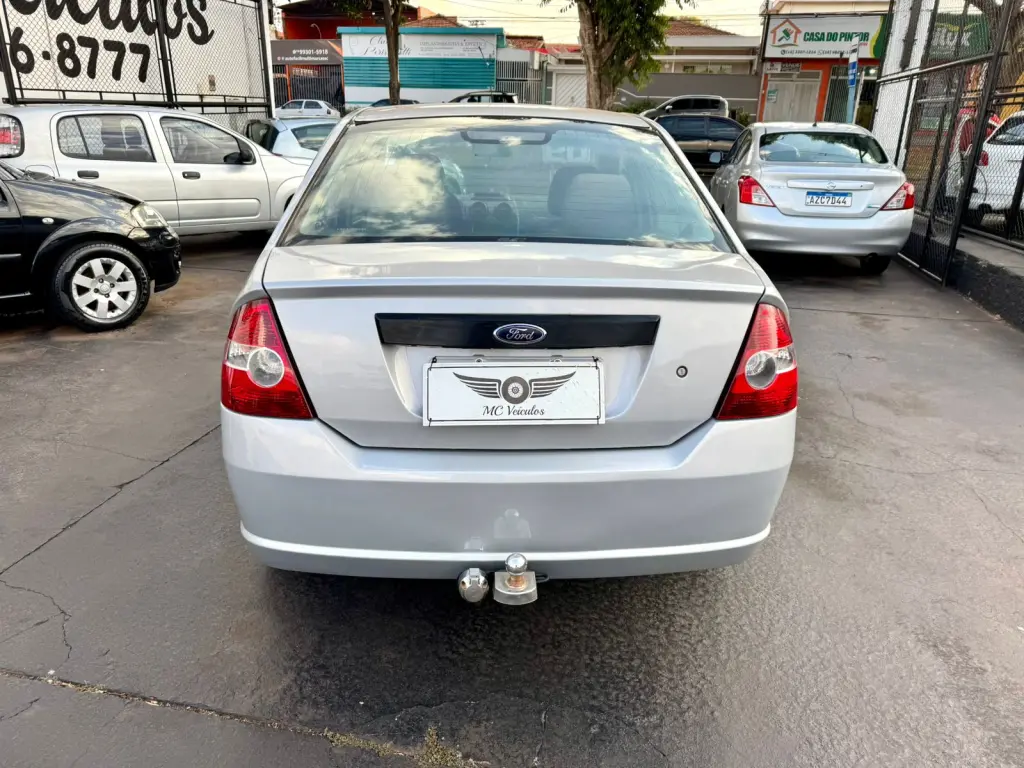 FORD Fiesta Sedan - Foto