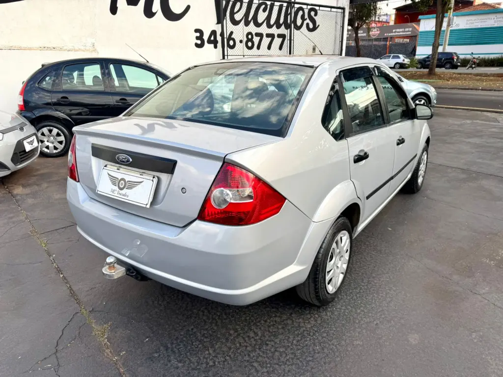 FORD Fiesta Sedan - Foto