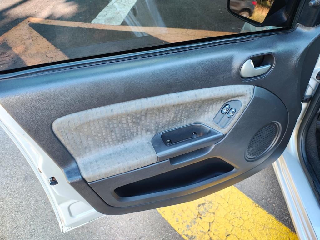 FORD Fiesta Sedan - Foto