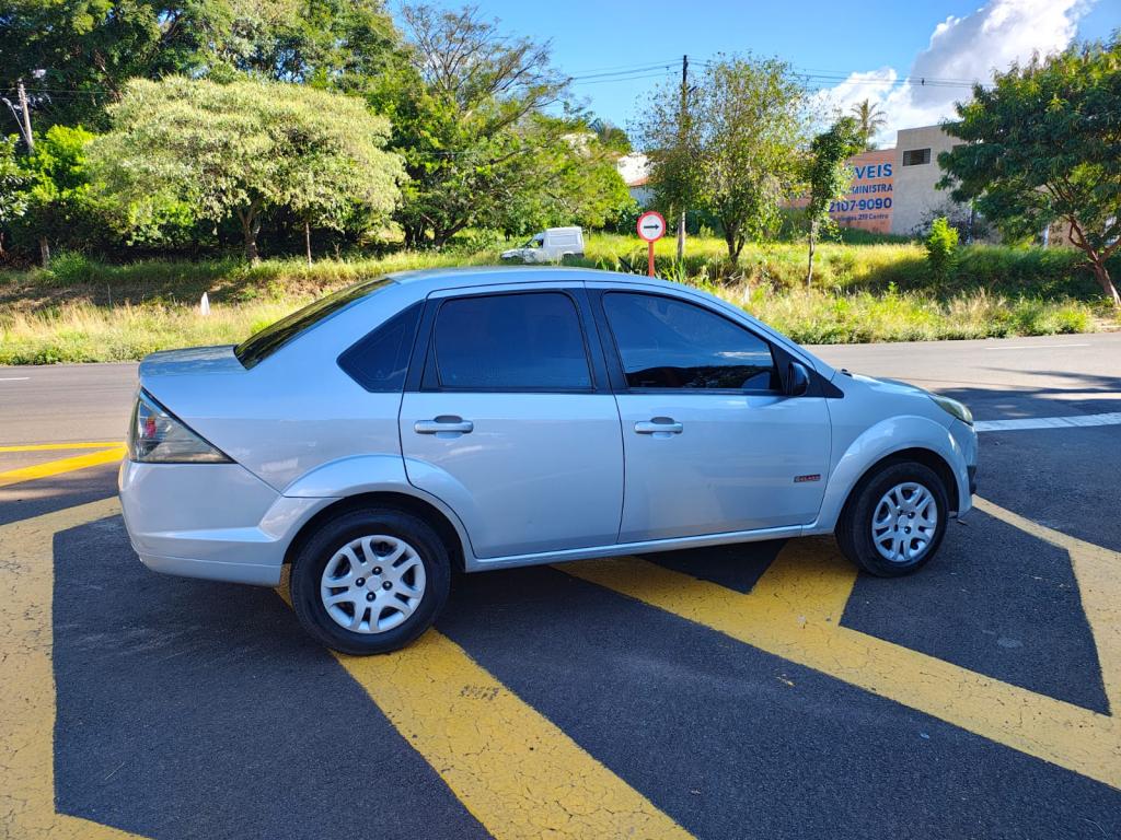 FORD Fiesta Sedan - Foto