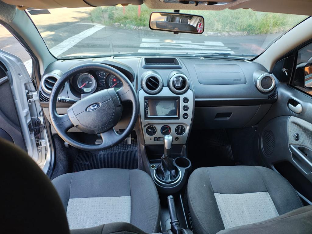 FORD Fiesta Sedan - Foto