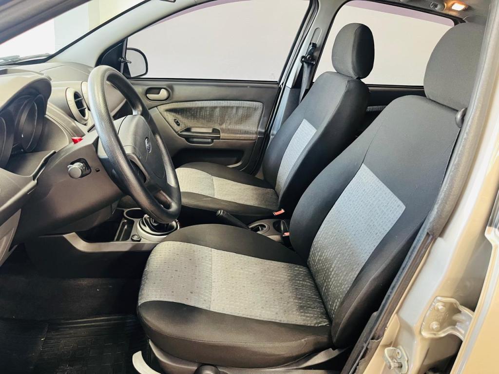 FORD Fiesta Sedan - Foto