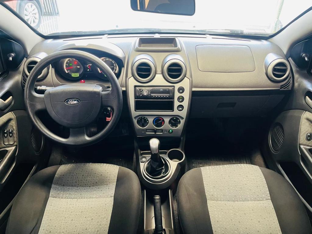FORD Fiesta Sedan - Foto