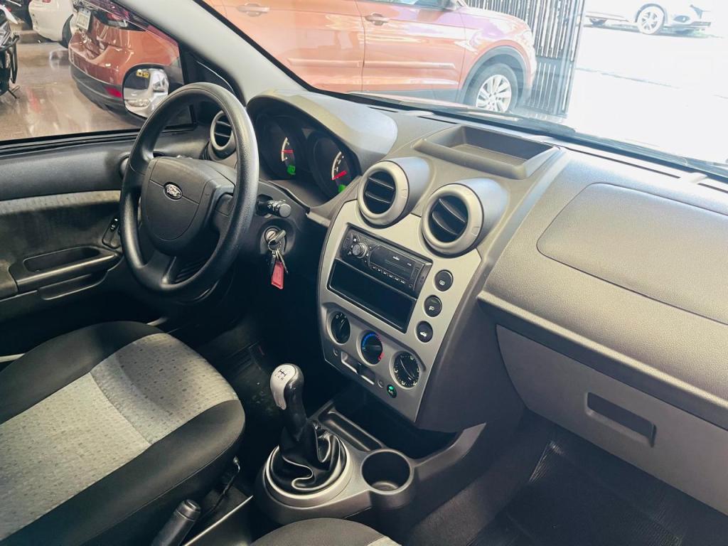 FORD Fiesta Sedan - Foto