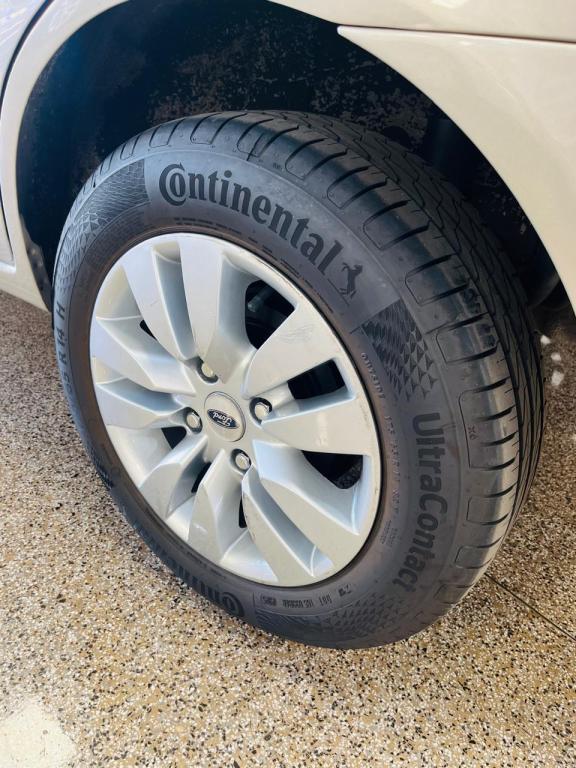 FORD Fiesta Sedan - Foto