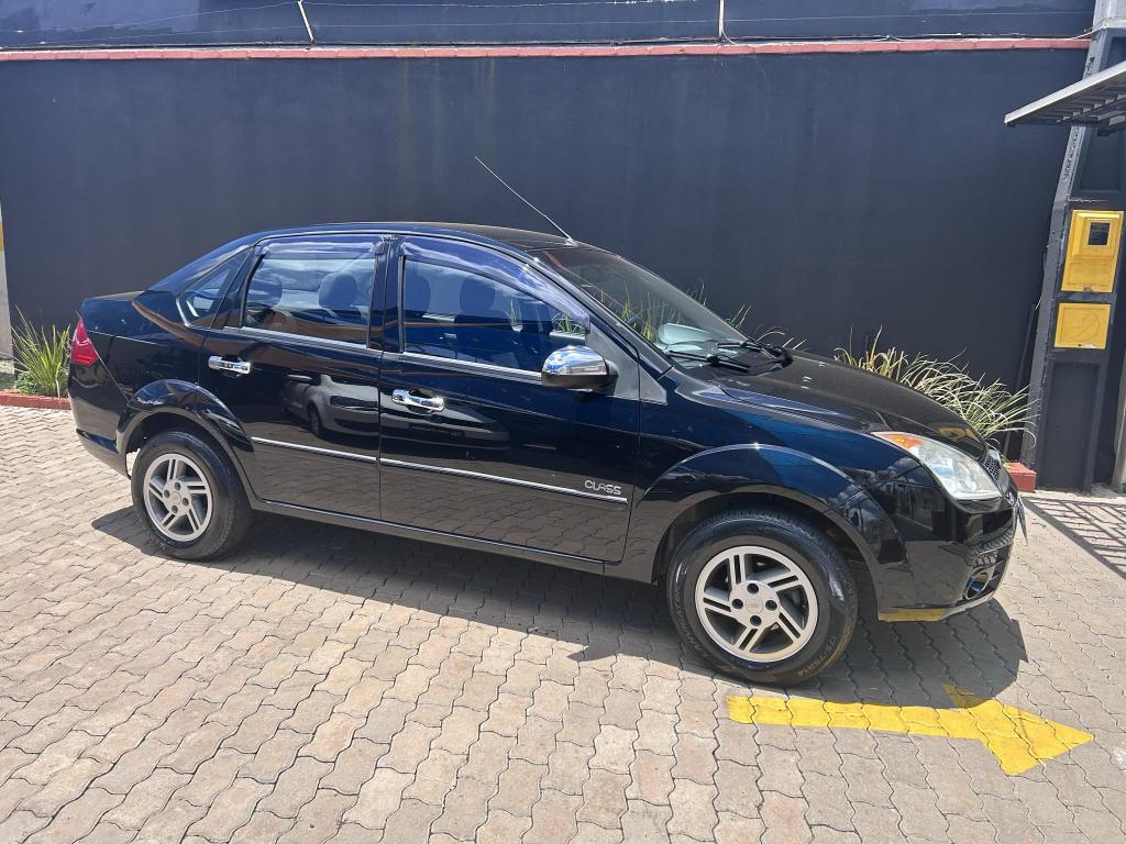 FORD Fiesta Sedan - Foto