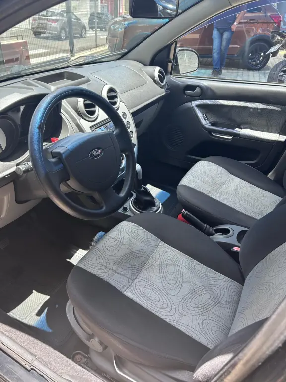 FORD Fiesta Sedan - Foto