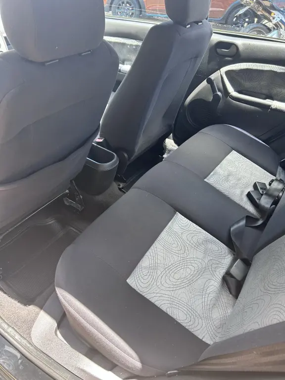 FORD Fiesta Sedan - Foto