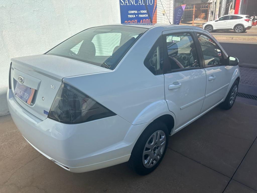 FORD Fiesta Sedan - Foto