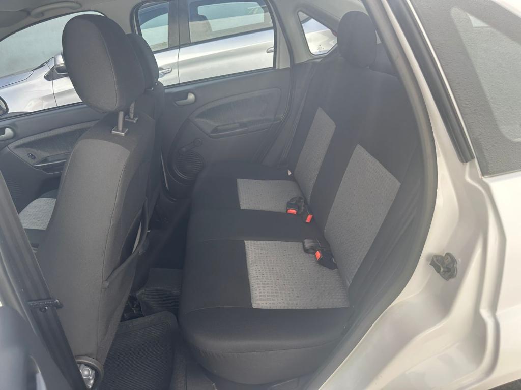 FORD Fiesta Sedan - Foto