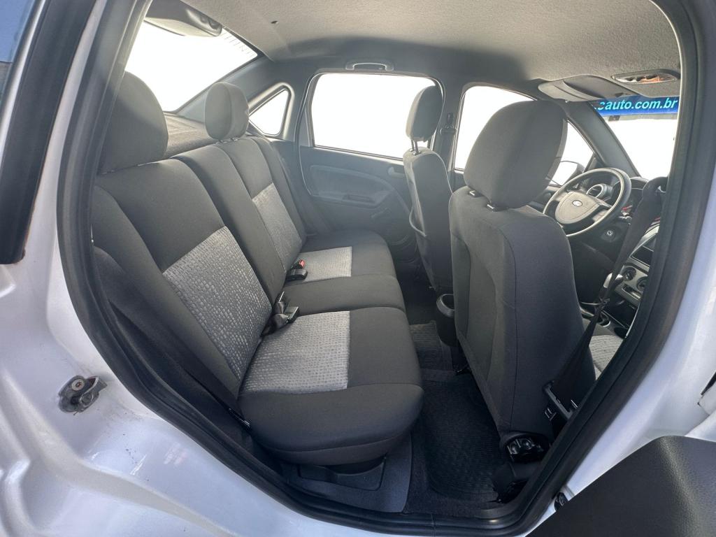 FORD Fiesta Sedan - Foto