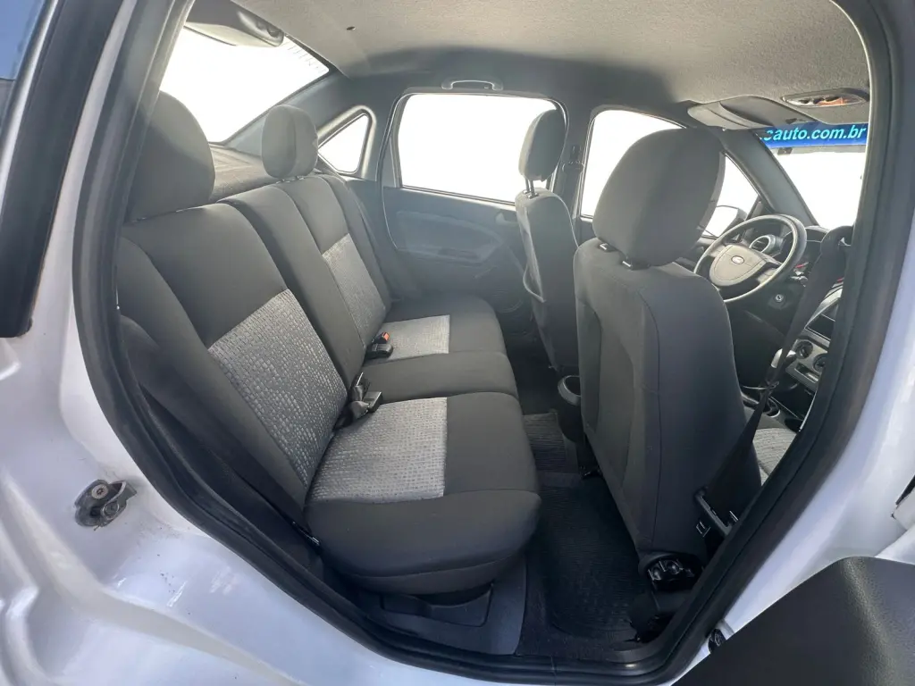 FORD Fiesta Sedan - Foto