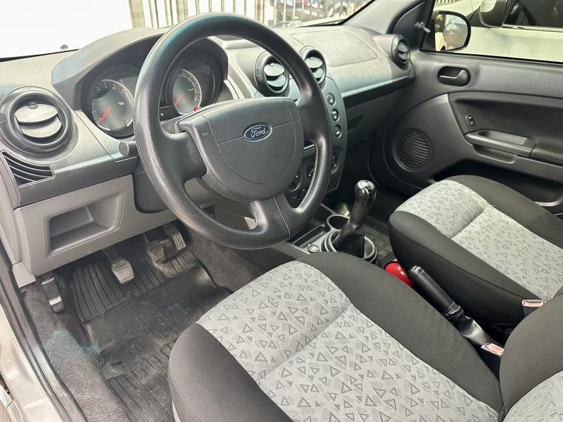 FORD Fiesta Sedan - Foto