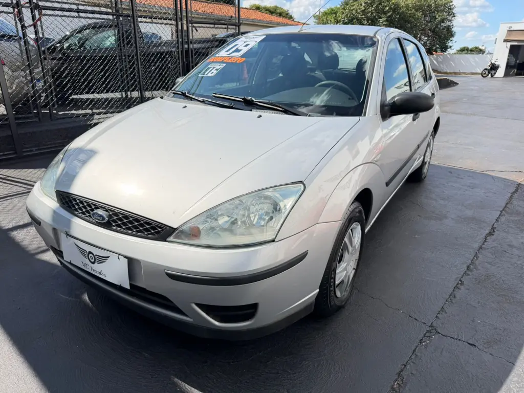 FORD Focus Hatch - Foto