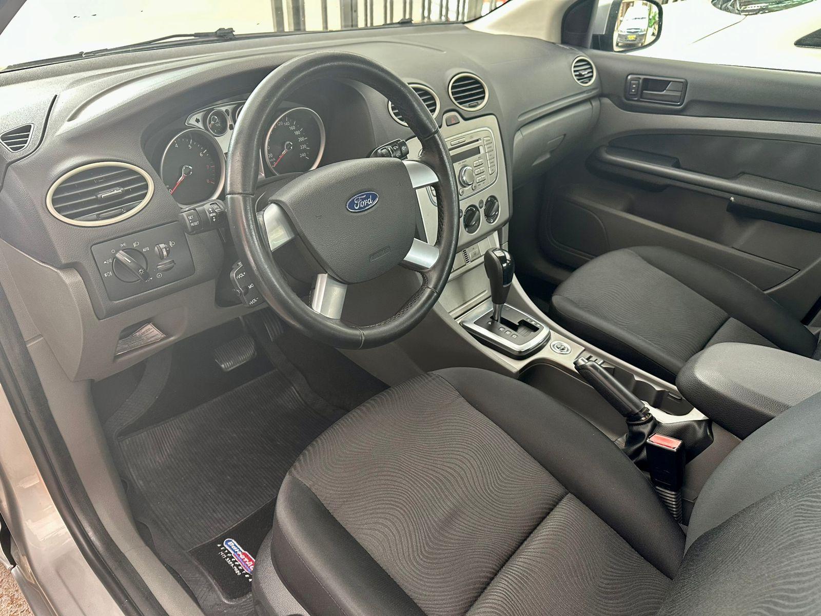 FORD Focus Sedan - Foto