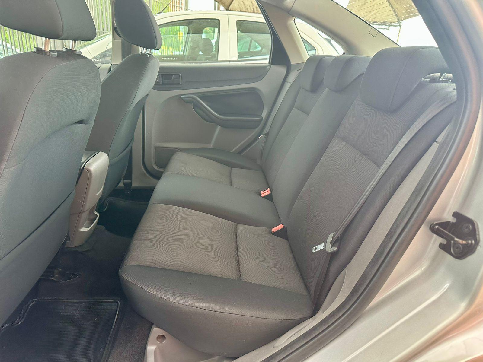 FORD Focus Sedan - Foto