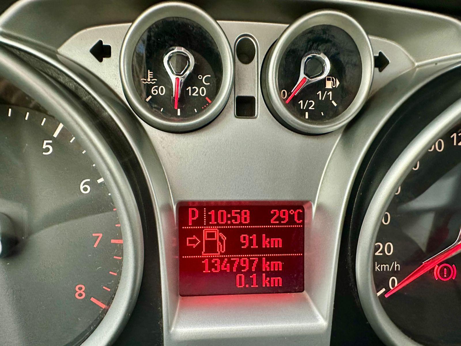 FORD Focus Sedan - Foto