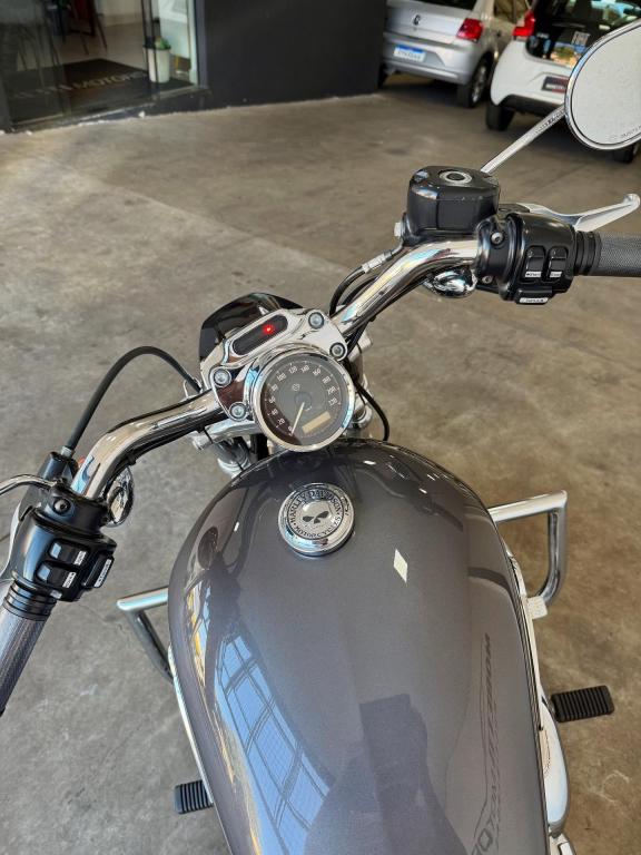 HARLEY DAVIDSON Sportster XL 1200 Custom - Foto