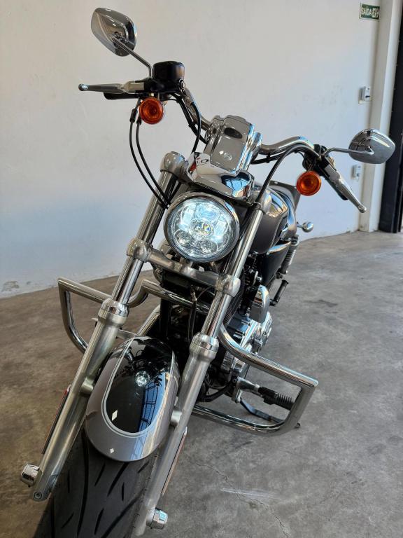 HARLEY DAVIDSON Sportster XL 1200 Custom - Foto