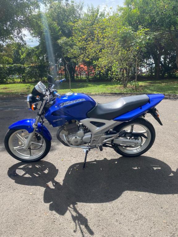 HONDA CB 250 F Twister - Foto