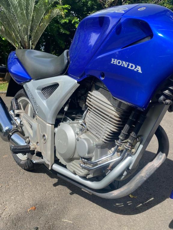 HONDA CB 250 F Twister - Foto