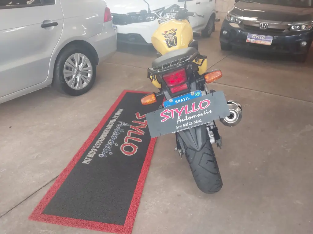 HONDA CB 300 R - Foto