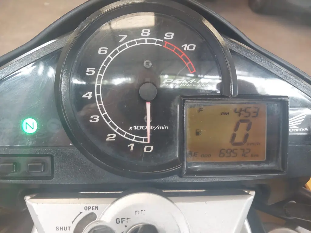 HONDA CB 300 R - Foto