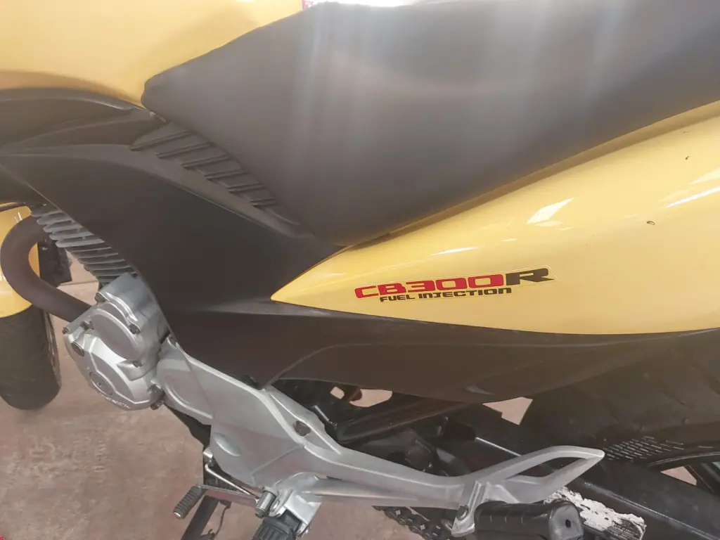 HONDA CB 300 R - Foto
