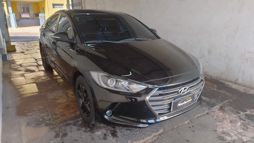 HYUNDAI Elantra - Foto