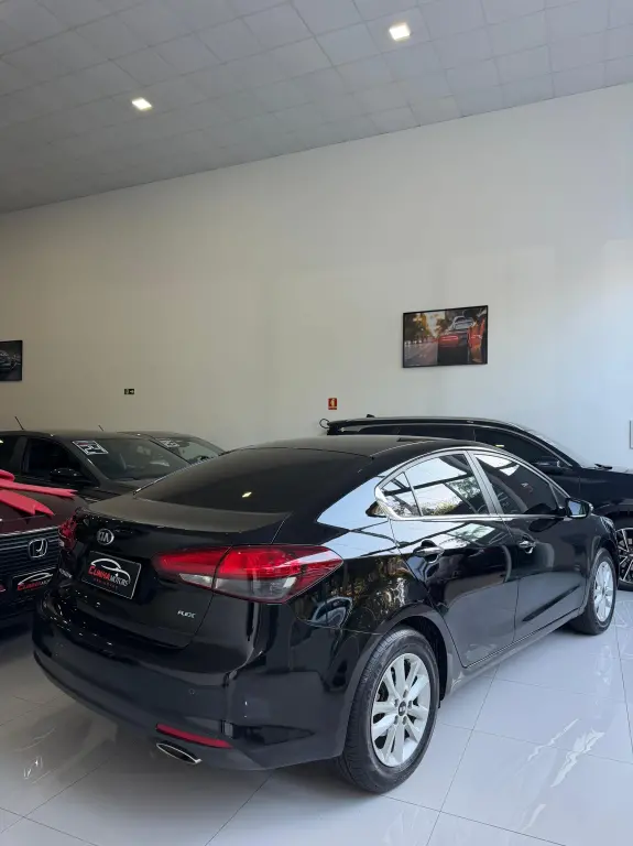 KIA Cerato Sedan - Foto