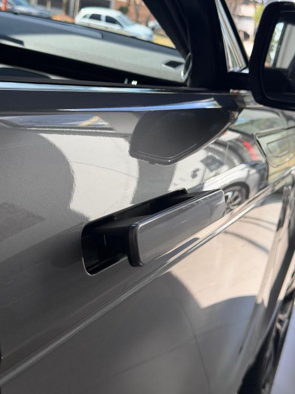 LAND ROVER Range Rover Velar - Foto