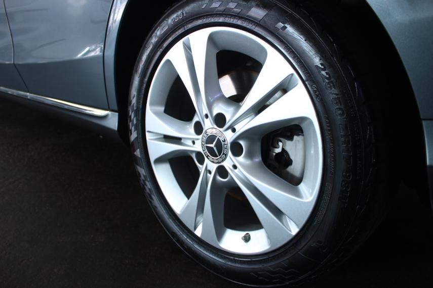 MERCEDES-BENZ C 180 - Foto