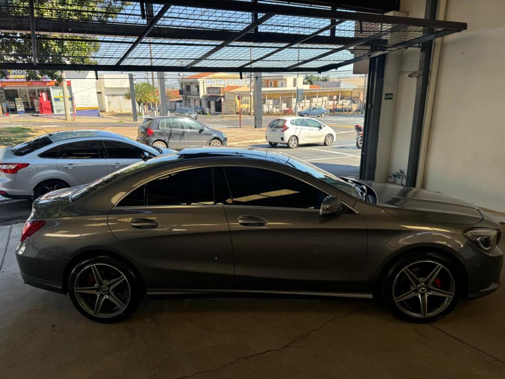MERCEDES-BENZ CLA 200 - Foto
