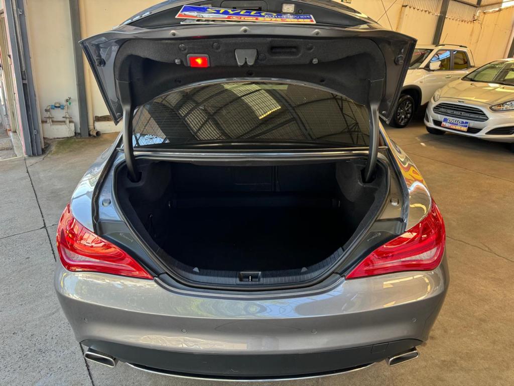 MERCEDES-BENZ CLA 200 - Foto