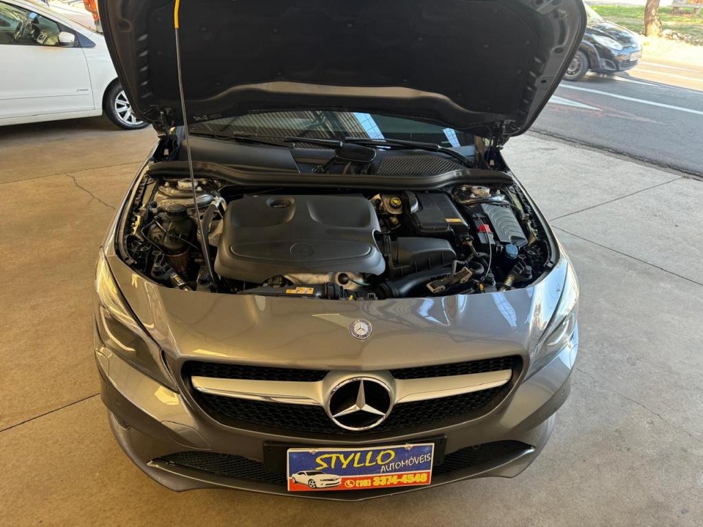 MERCEDES-BENZ CLA 200 - Foto