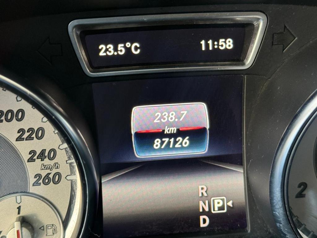 MERCEDES-BENZ CLA 200 - Foto