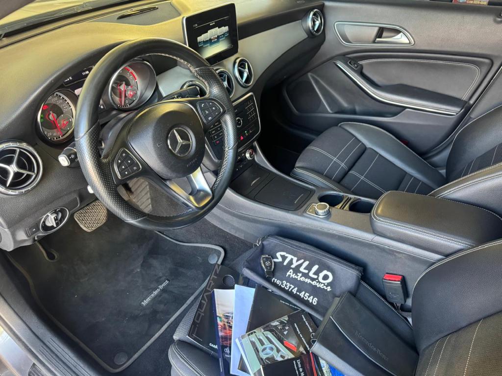 MERCEDES-BENZ CLA 200 - Foto