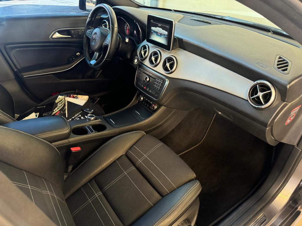 MERCEDES-BENZ CLA 200 - Foto