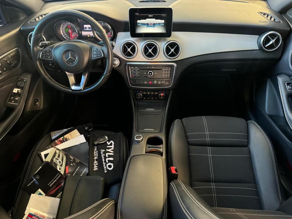 MERCEDES-BENZ CLA 200 - Foto