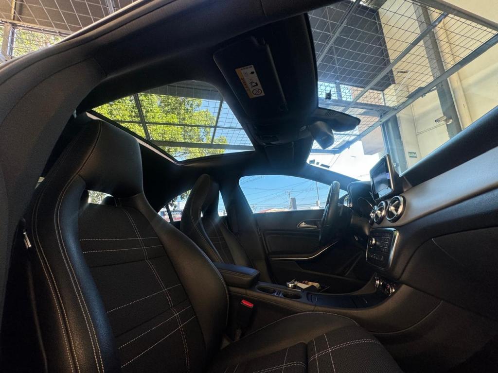 MERCEDES-BENZ CLA 200 - Foto