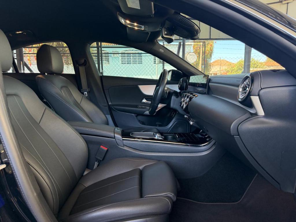 MERCEDES-BENZ CLA 200 - Foto