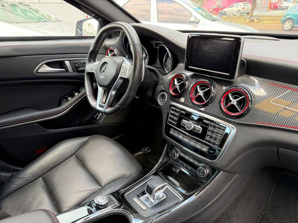 MERCEDES-BENZ CLA 45 AMG - Foto