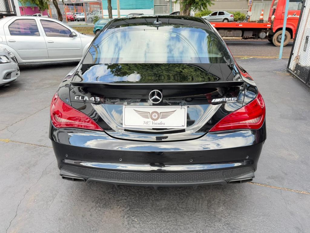 MERCEDES-BENZ CLA 45 AMG - Foto