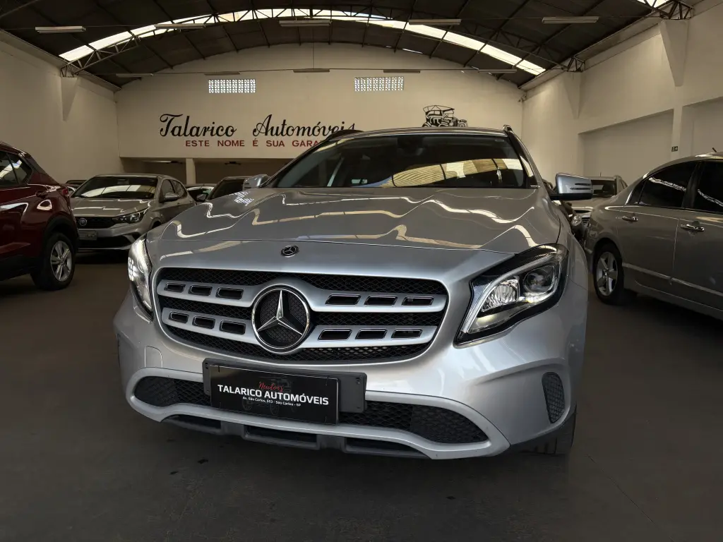 MERCEDES-BENZ GLA 200